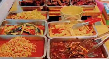 <b>一个人摆摊卖色情午夜在线视频，真的能赚到钱吗</b>